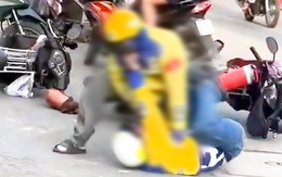 Video 2 tài xế xe ôm đánh nhau trước trường đại học ở TP.HCM, công an vào cuộc
