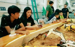 Góc nhìn trưa nay: Trải nghiệm làm việc công trường ở quán cà phê