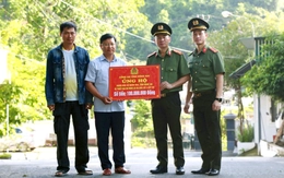 Công an tỉnh Đồng Nai trao tặng 1,6 tỉ đồng hỗ trợ đồng bào bị thiệt hại do bão số 3