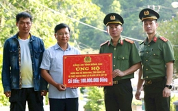 Công an tỉnh Đồng Nai trao tặng 1,6 tỉ đồng hỗ trợ đồng bào bị thiệt hại do bão số 3