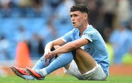 Phil Foden cười khó hiểu trong trận thua của Man City trước Tottenham