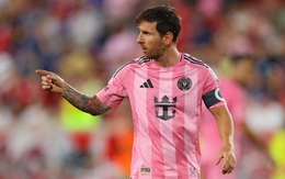 Messi cho Ronaldo 'hít khói' trong các trận chung kết