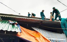 Điện giật khi chằng mái nhà chống bão, chồng chết, vợ con bị thương