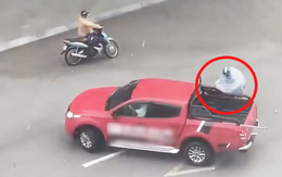 Tài xế bán tải ngăn gió bão giúp người đi xe máy nhận 'mưa lời khen'