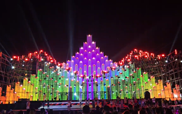 Tháp Tam Thắng rực sáng ở Bãi Sau, Vũng Tàu dịp Quốc khánh 2-9