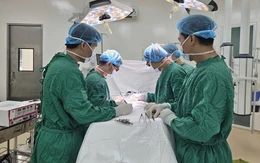 Người đàn ông bị xe tải cán bụng, nhiều tạng giập nát đang hồi phục ngoạn mục