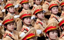 Những ‘bóng hồng thép’ rèn quân chuẩn bị diễu binh giữa tiết trời nóng đến 40 độ