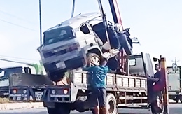 Ô tô húc đuôi xe chở rác làm hai người chết, một người bị thương ở Vĩnh Long