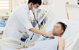 Nhập viện nguy kịch vì bị ‘sinh vật biển’ đốt khi tắm biển