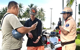 Tạm giữ hình sự thanh niên Nga say xỉn đấm vào miệng CSGT tại Nha Trang
