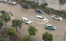 Hà Nội điều chỉnh giao thông để lắp đặt hệ thống thoát nước đường Võ Chí Công 'vừa mưa đã ngập'