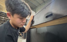 Tiếp sức đến trường: Đôi tay chai sần của cậu học trò nghèo trong xưởng đàn piano