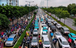 Cầu Bình Lợi ‘nghẹt thở’ trong biển xe chiều cuối tuần