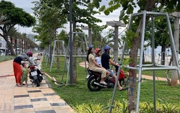 Giẫm đạp bãi cỏ, đậu xe làm vỡ nát nền gạch công trình nghìn tỉ ở Vũng Tàu