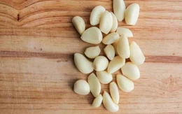 Ăn tỏi sống mỗi tối có giúp thanh lọc máu và tăng cường sức khỏe tim mạch?