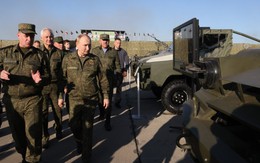 Ông Putin mặc quân phục thị sát cuộc tập trận chung Nga - Belarus