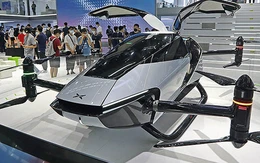 Xem cảnh ô tô bay đâm nhau bốc cháy ở Trung Quốc
