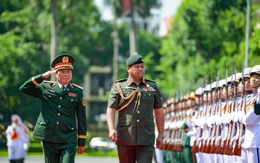 Đại tướng Nguyễn Tân Cương hội đàm với Tư lệnh Quân đội Hoàng gia Brunei