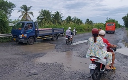 Cận cảnh quốc lộ 61 ở An Giang chi chít 'ổ voi, ổ gà' chực chờ bẫy người đi đường