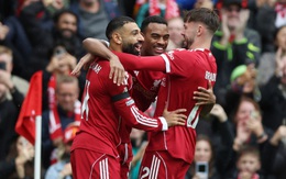 Liverpool cho Arsenal 'hít khói' trong cuộc đua vô địch