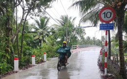 Niềm vui vỡ òa khi đi qua những cây cầu do Trung tướng Đinh Văn Nơi vận động xây dựng