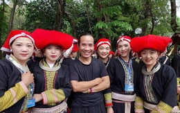 Những phụ nữ và trẻ em từng bán hàng rong, xin ăn ở Sa Pa lên sân khấu biểu diễn