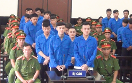 Mang hung khí hỗn chiến gây náo loạn đường phố, 31 thanh niên hầu tòa