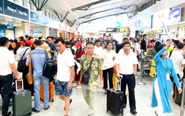 Ảnh hưởng bão Bualoi, hàng ngàn hành khách mệt mỏi chờ đợi tại sân bay Đà Nẵng