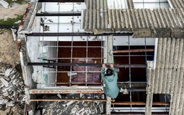 Đau xót nhìn ngôi làng ven biển tan hoang sau bão Bualoi