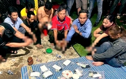 Lợi dụng đám tang mở sới bạc, 14 con bạc bị 'hốt' trong đêm