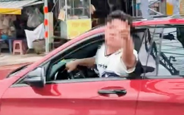 Lập biên bản tài xế xe Mercedes lạng lách, tạt đầu xe khác ở TP.HCM