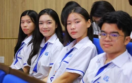 Tổng giám đốc ACB nói với sinh viên: 'AI không thay bạn, trừ khi bạn đứng yên'
