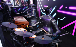 Ban nhạc robot Trung Quốc chạy sô Tết 'bở hơi tai'