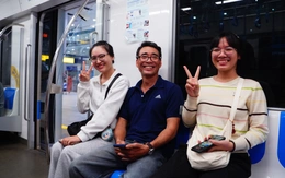 Miễn phí metro, xe buýt ngày đầu năm 2026: Người dân hào hứng trải nghiệm, metro đông nghịt người