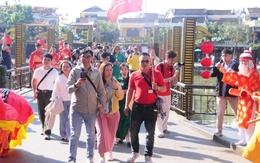 Hội An dành nghi thức đặc biệt chào đón đoàn khách 'xông đất' năm mới 2026