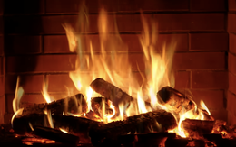 Làm giàu không khó: Video quay lò sưởi cháy 10 tiếng thu hơn triệu đô
