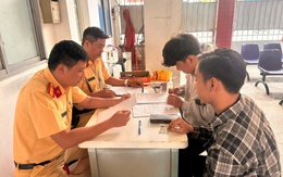 Vụ người đi xe máy ngăn cản cảnh sát giao thông: Không chấp hành đo nồng độ cồn