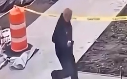 Bực bội bản thân vì liên tục bước vào đường bê tông vừa đổ