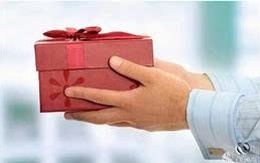 Thường vụ Thành ủy TP.HCM nghiêm cấm dùng công quỹ biếu, tặng quà Tết