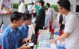 Việc làm nhiều, gen Z vẫn thất nghiệp