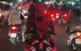 Người hóa trang nhân vật 'Deadpool' chạy phân khối lớn trên đường Lê Lợi vi phạm bị xử phạt