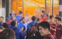 U23 Jordan kéo nhau qua khách sạn U23 Việt Nam ăn mừng và cảm ơn ngay sau trận đấu