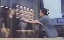 Thanh niên u đầu vì cửa kính cường lực quá sạch