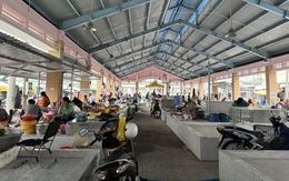 Tiểu thương buồn hiu vì chợ mới xây xong chỉ loe ngoe vài người mua