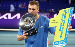 Tay vợt số 2 thế giới Sinner thua sốc trước đối thủ nghiệp dư