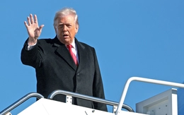 Không có chuyện ông Trump bị luật sư ngăn ra nước ngoài vì cáo buộc tội ác chiến tranh