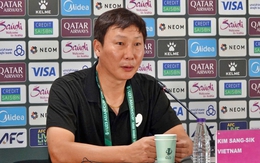 HLV Kim Sang Sik: Các cầu thủ đã chơi 120 phút quả cảm, giành chiến thắng cho người hâm mộ Việt Nam