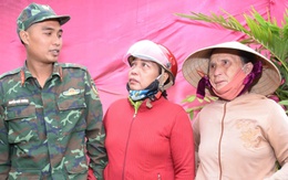 Bộ đội đã tạo thành 'lá chắn thép' vững chãi che chở cho dân trong lũ dữ