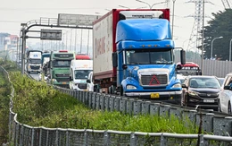 Cảnh sát khuyến cáo: 'Tuyệt đối giữ khoảng cách an toàn, không bám đuôi container trên cao tốc'