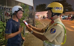 Chưa đầy một giờ, phạt 7 người lái xe máy vi phạm nồng độ cồn tại cửa ngõ TP.HCM